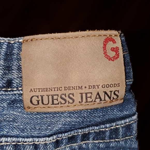 **SOLD** Guess Jeans - Picture 3 of 3